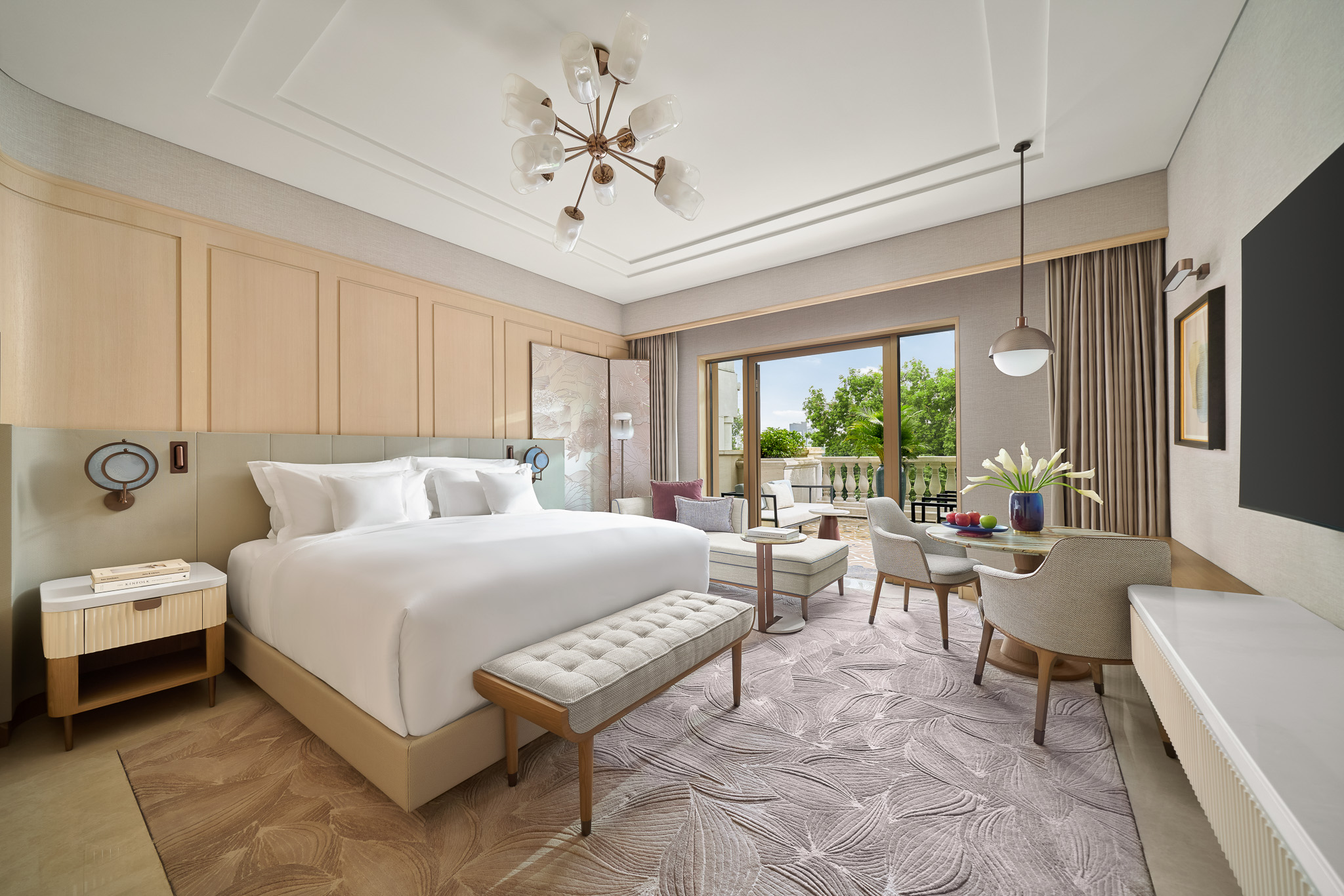 LAKE VIEW SUITE