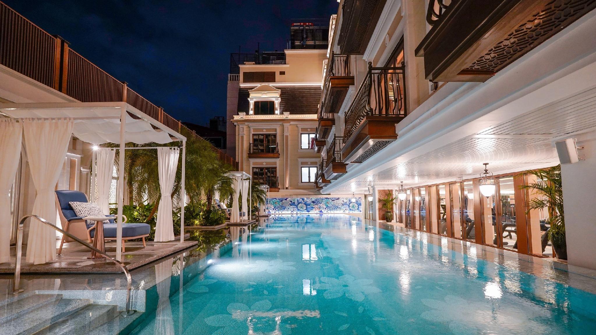 The outdoor pool at night